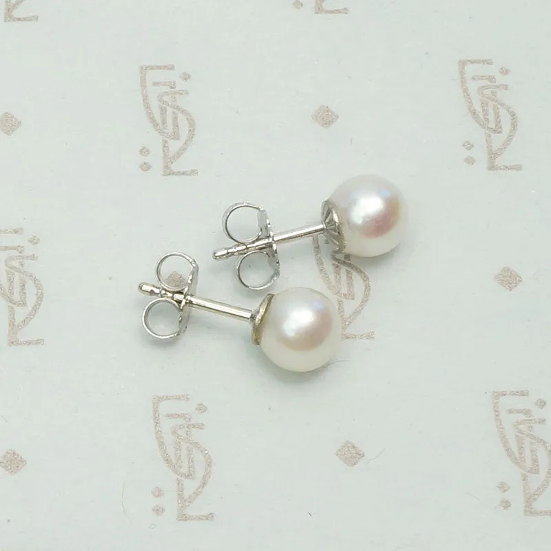 Classic Cultured Pearl Studs in 14k Gold