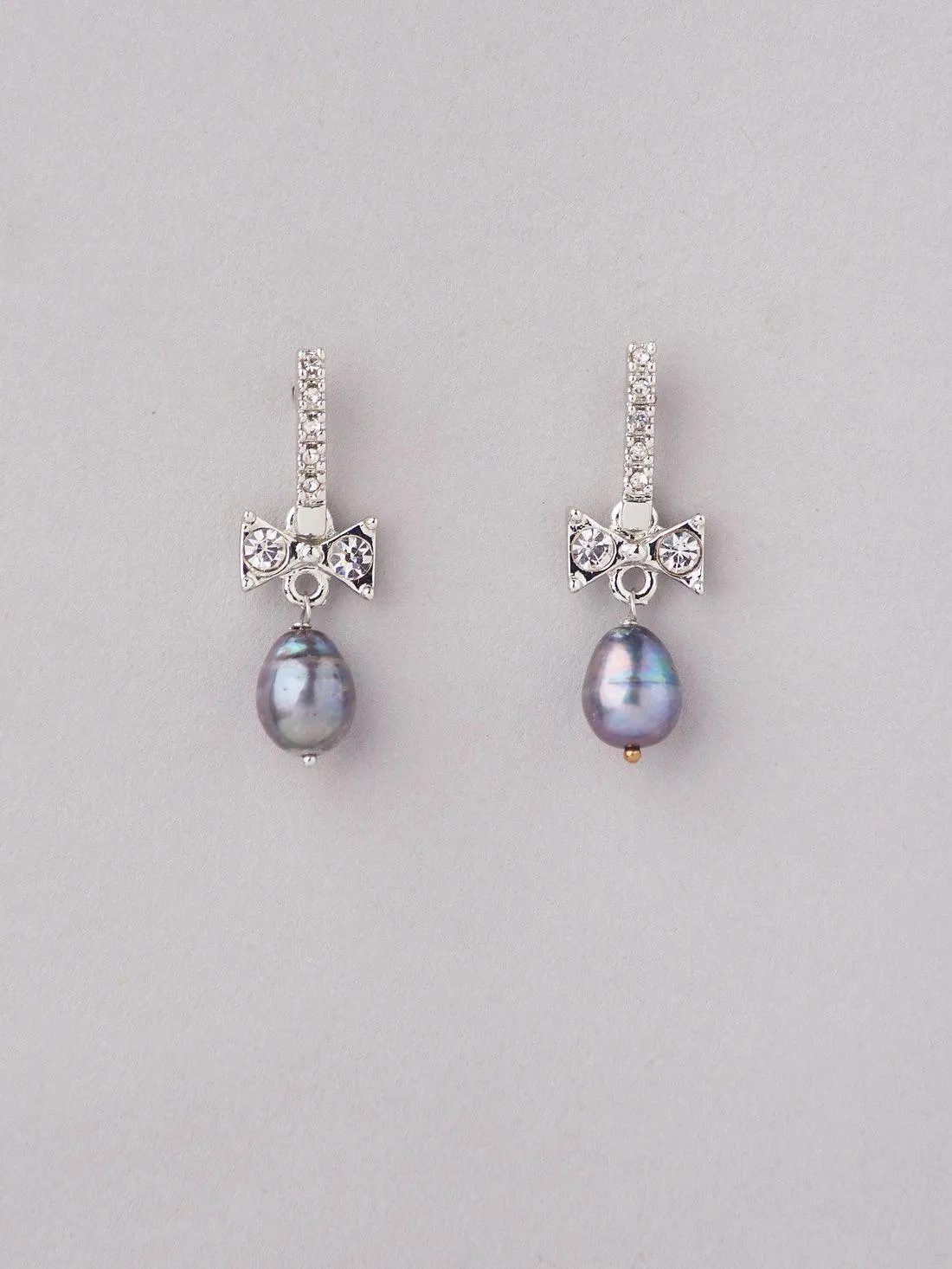 Fashionable Bow Pearl Hanging Earring